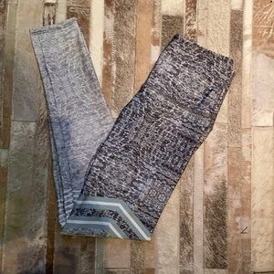 Onzie flow gray spandex yoga leggings - size S